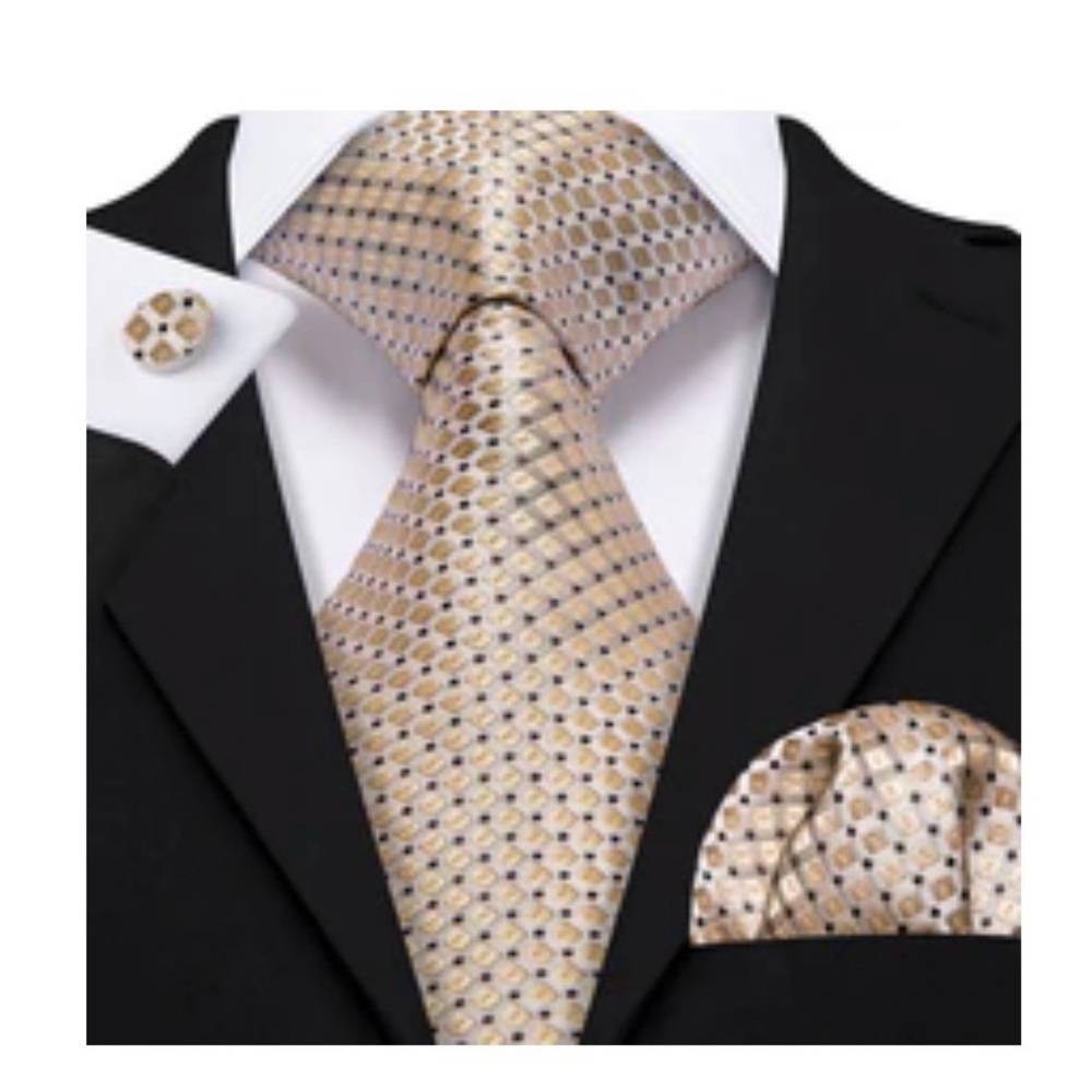 BNIB gold patterned tie, pocket square & cufflinks.